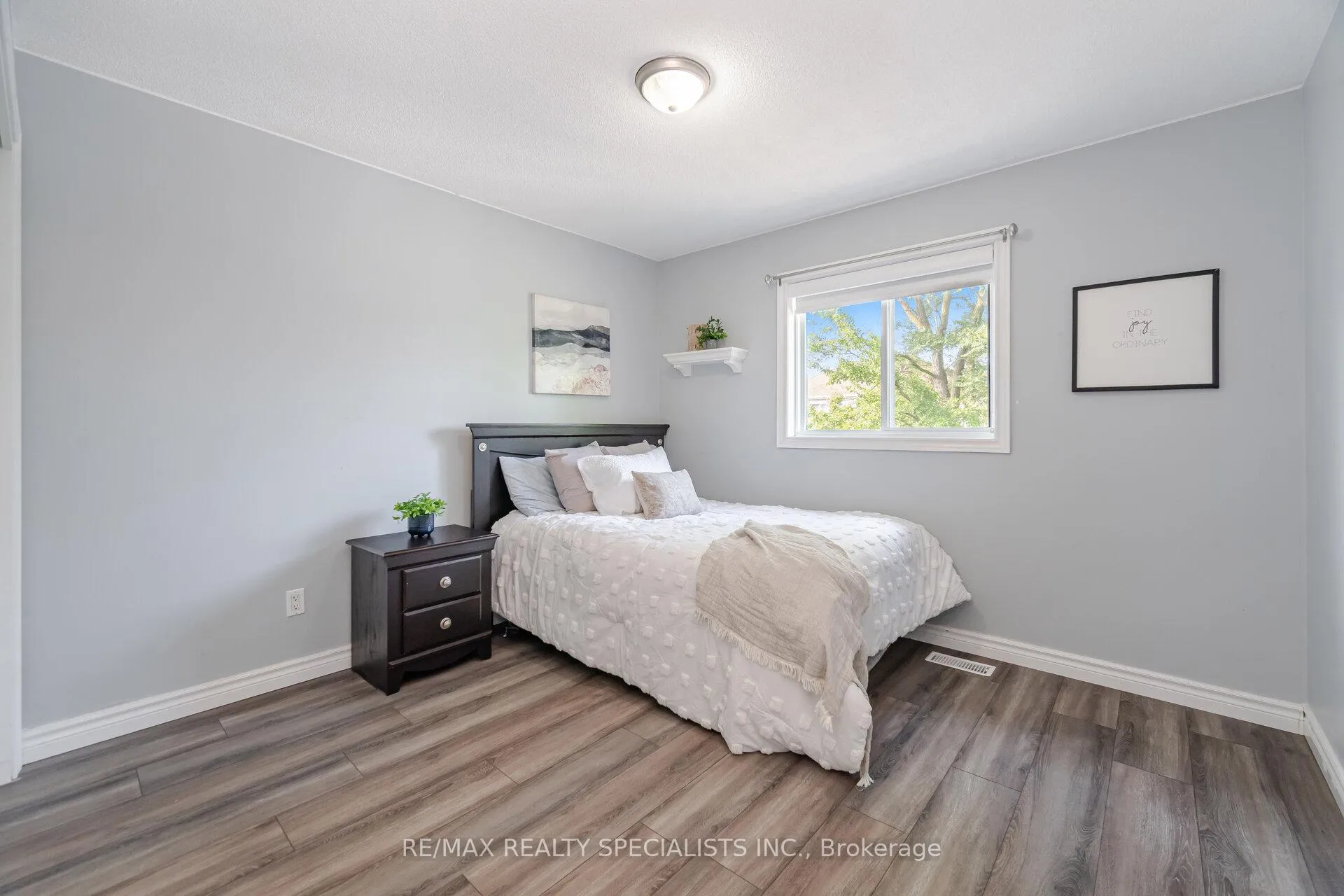 Photo 33 of 108 Confederation Avenue, Thorold, Confederation Heights — HOMEH