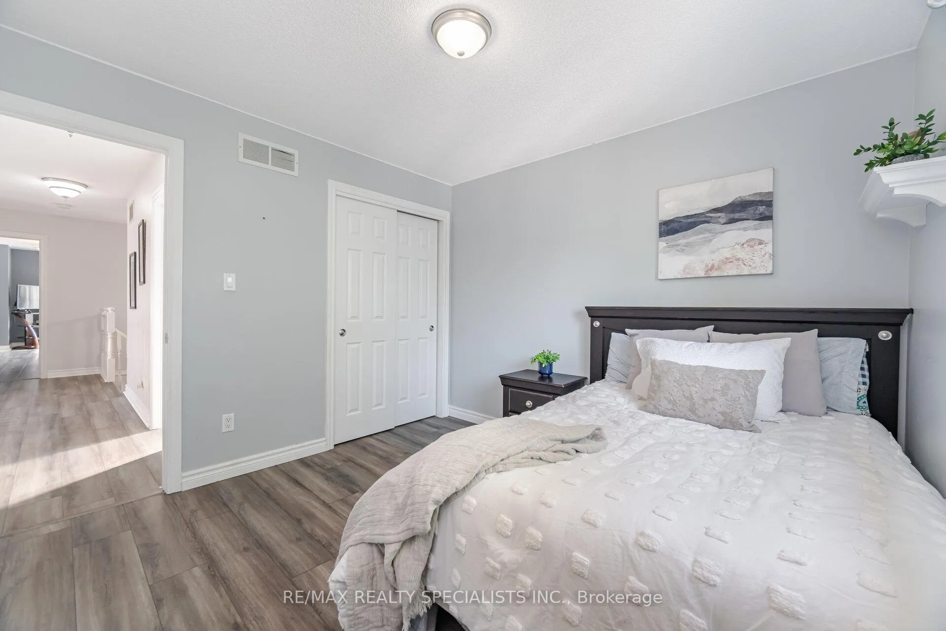 Photo 34 of 108 Confederation Avenue, Thorold, Confederation Heights — HOMEH