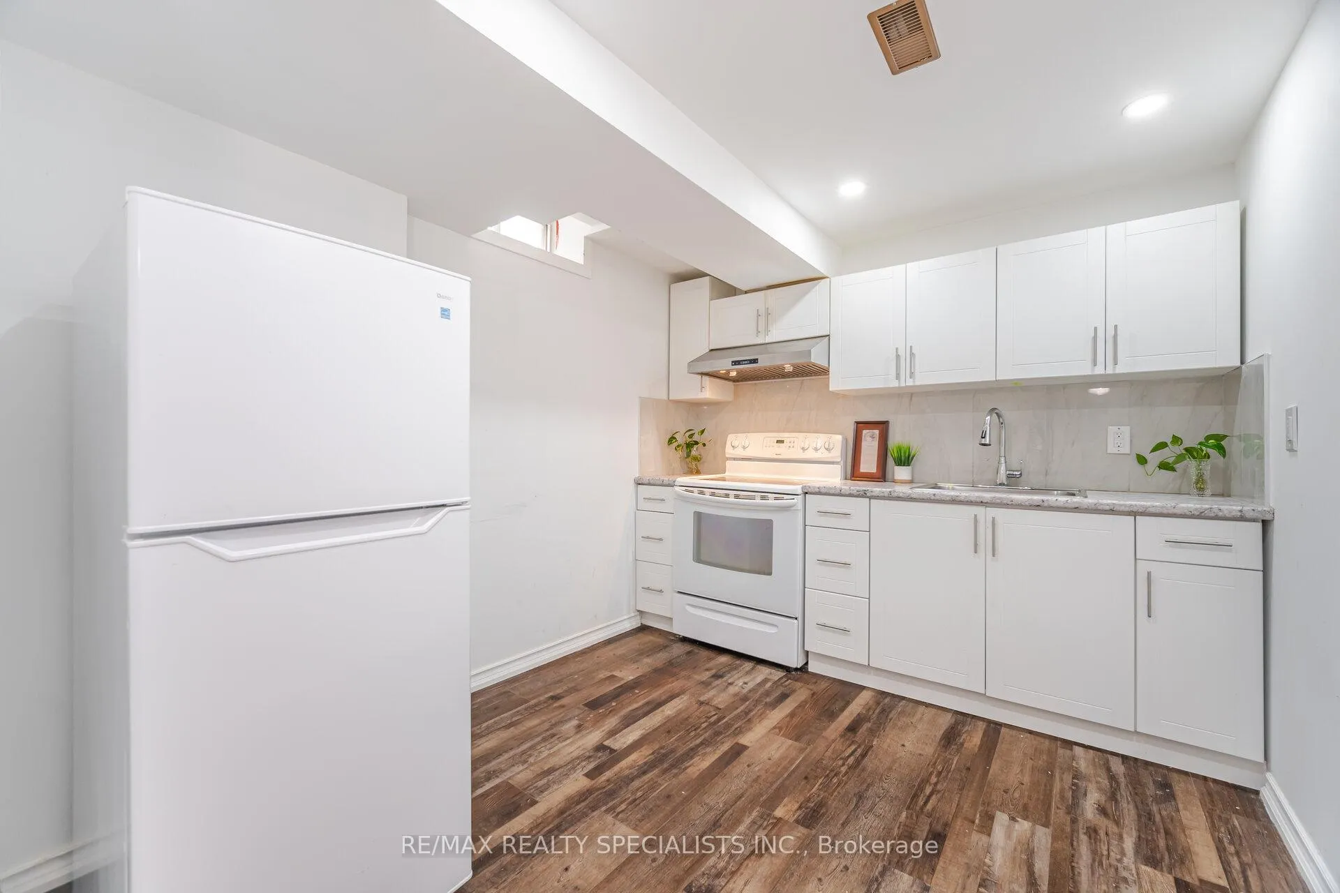 Photo 40 of 108 Confederation Avenue, Thorold, Confederation Heights — HOMEH