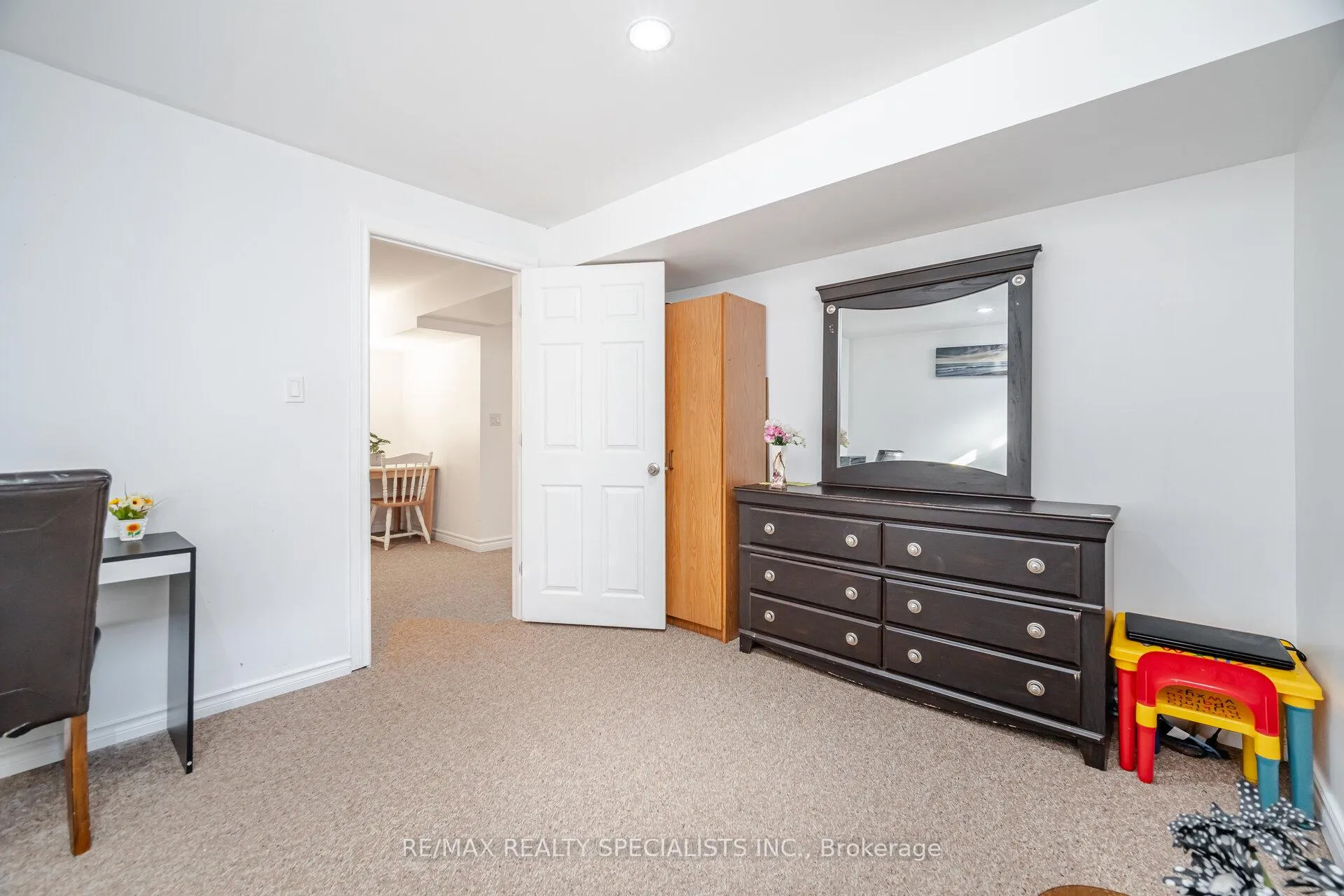 Photo 42 of 108 Confederation Avenue, Thorold, Confederation Heights — HOMEH