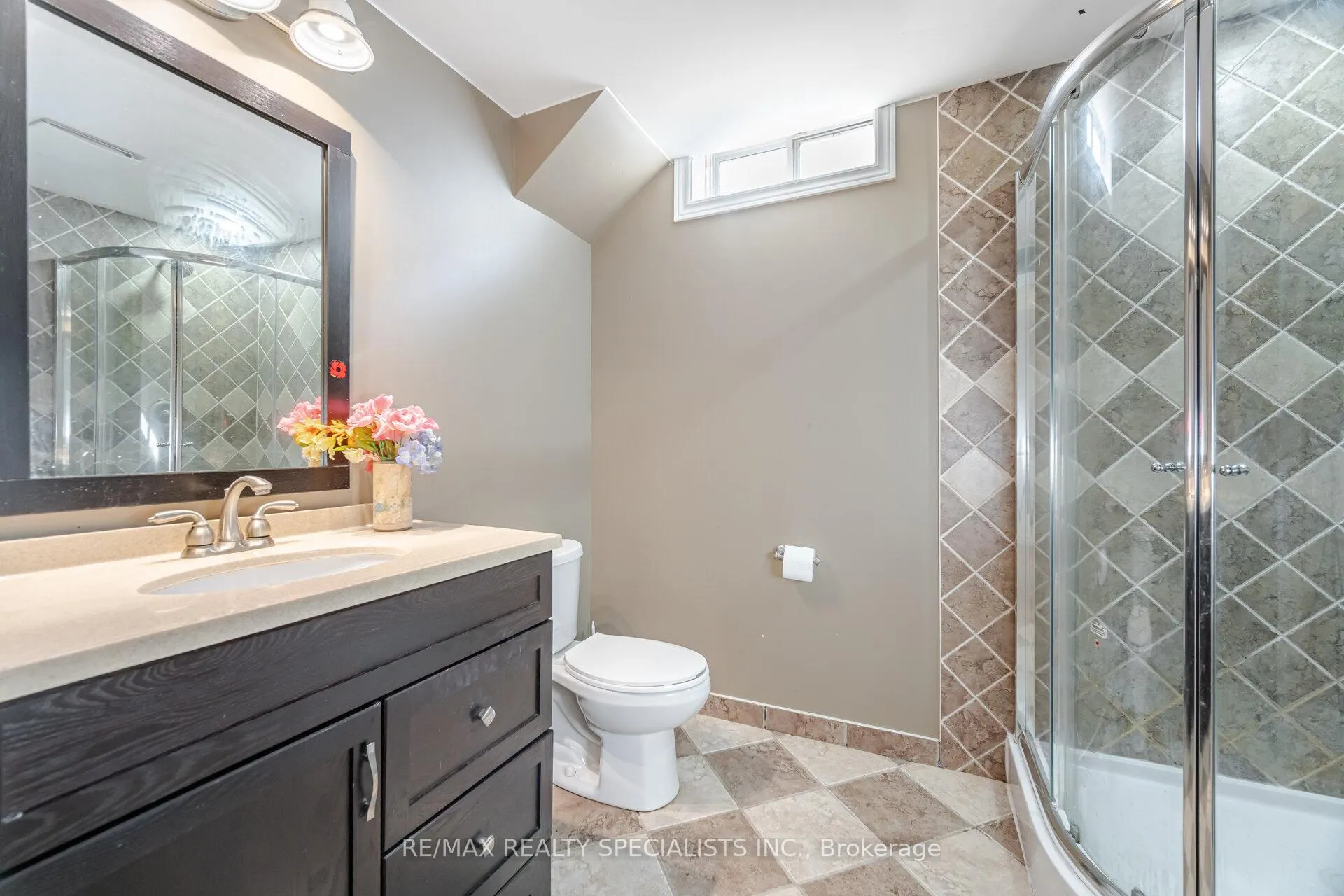 Photo 43 of 108 Confederation Avenue, Thorold, Confederation Heights — HOMEH