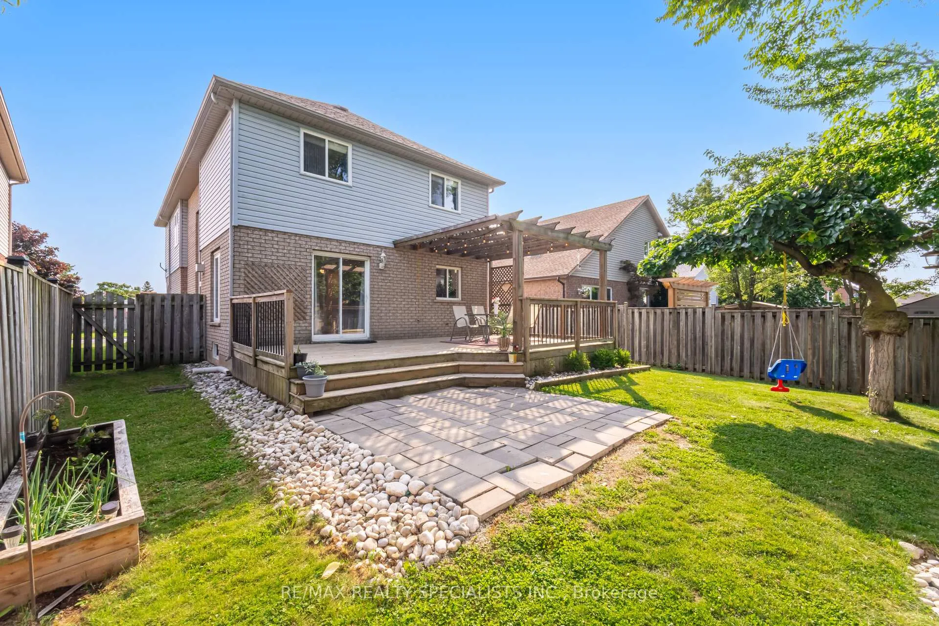 Photo 46 of 108 Confederation Avenue, Thorold, Confederation Heights — HOMEH