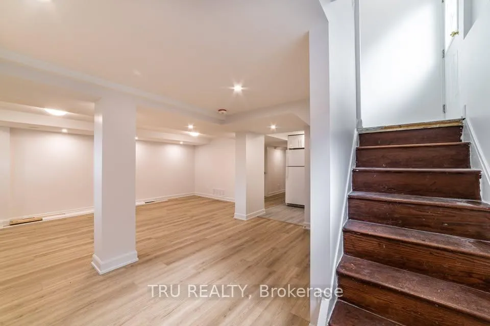Photo 2 of Unit B, 2424 Iris Street, Ottawa, Parkway Park — HOMEH