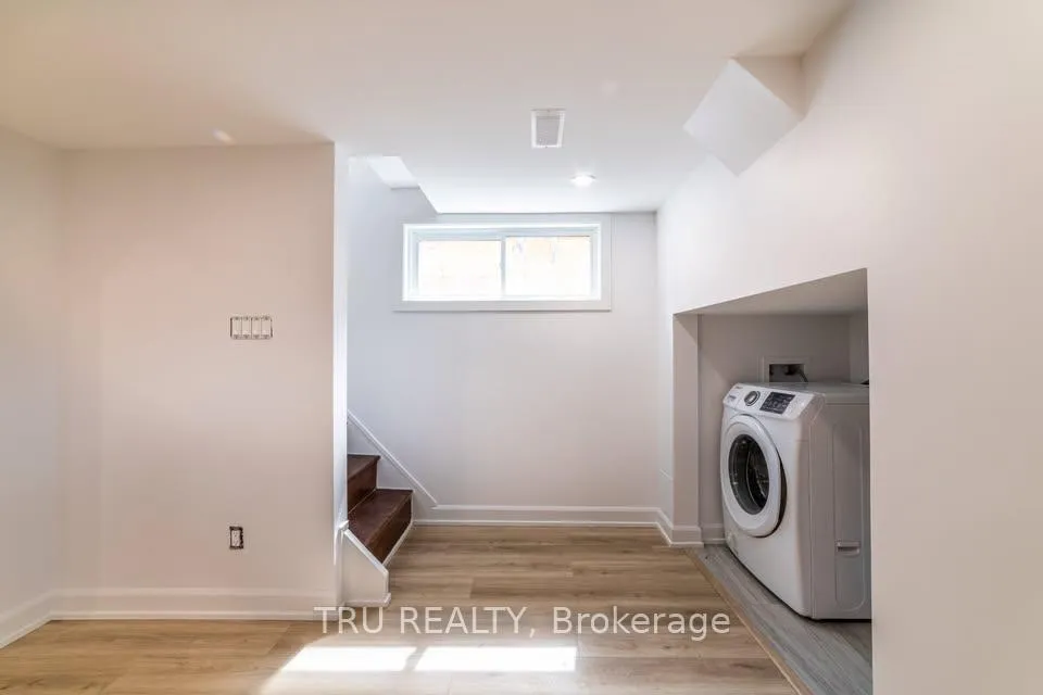 Photo 3 of Unit B, 2424 Iris Street, Ottawa, Parkway Park — HOMEH