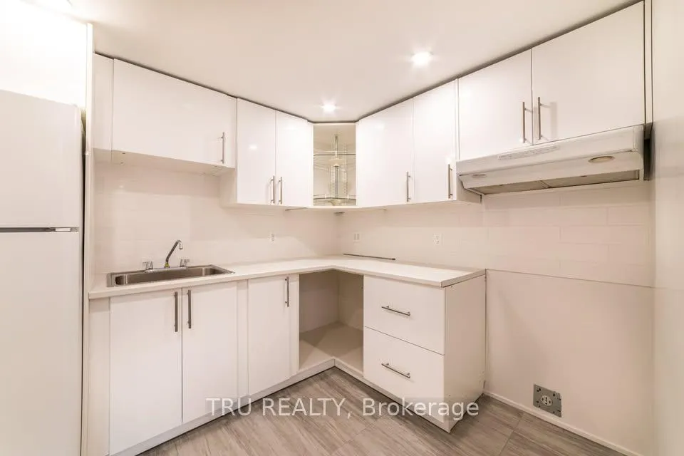 Photo 7 of Unit B, 2424 Iris Street, Ottawa, Parkway Park — HOMEH