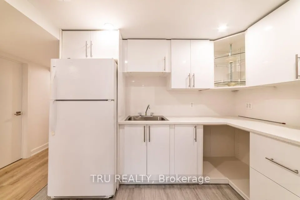 Photo 8 of Unit B, 2424 Iris Street, Ottawa, Parkway Park — HOMEH