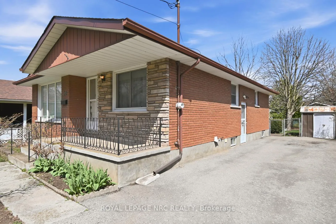 Photo 9 of 50 Leaside Drive, St. Catharines, Carlton/Bunting — HOMEH