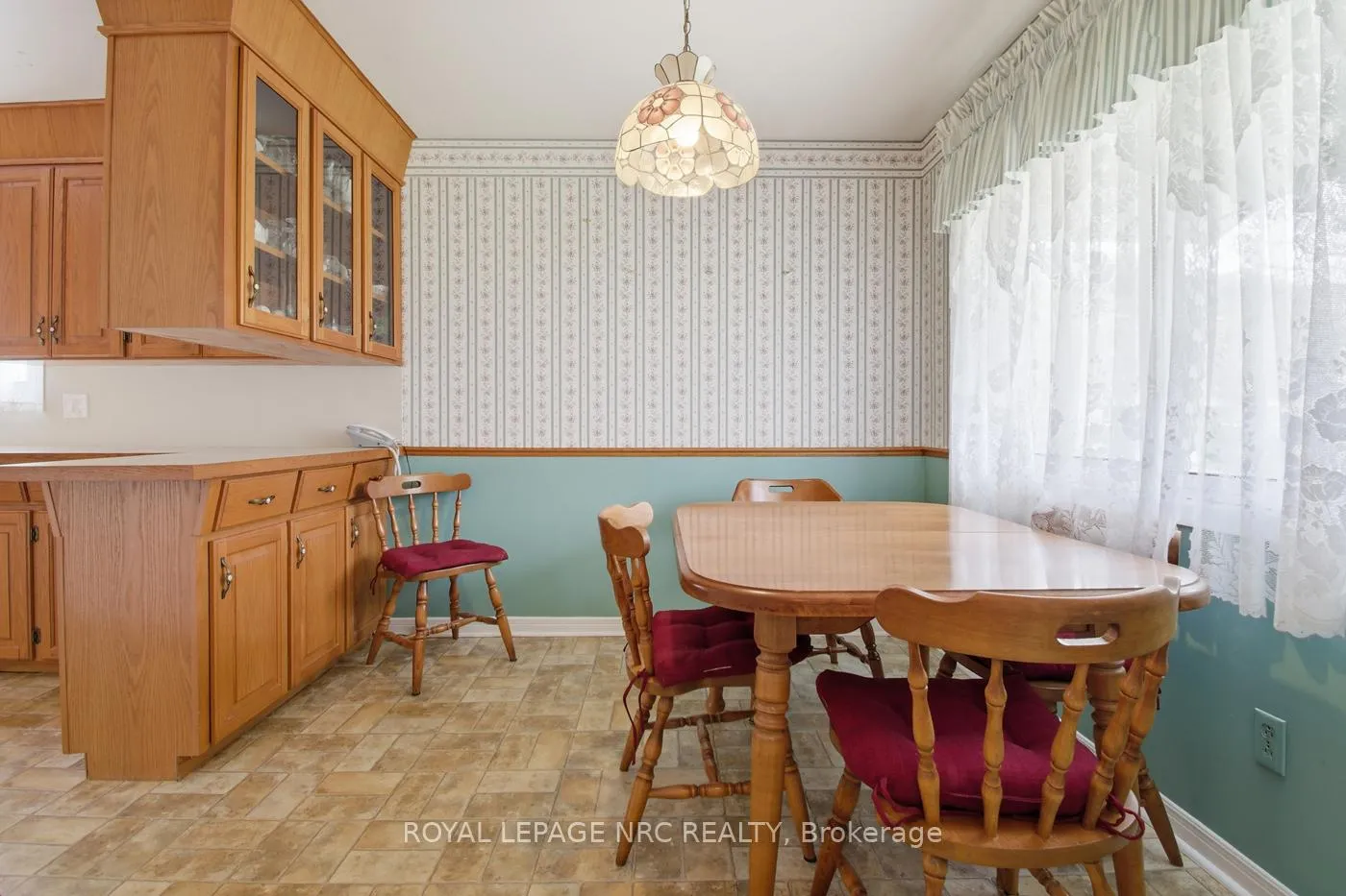 Photo 15 of 50 Leaside Drive, St. Catharines, Carlton/Bunting — HOMEH