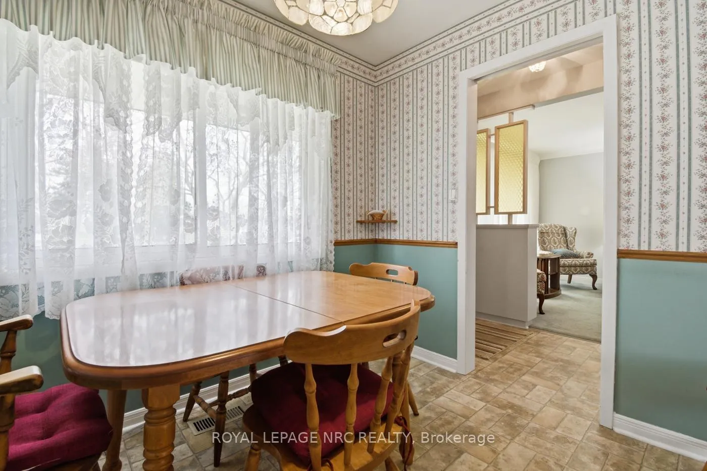 Photo 17 of 50 Leaside Drive, St. Catharines, Carlton/Bunting — HOMEH