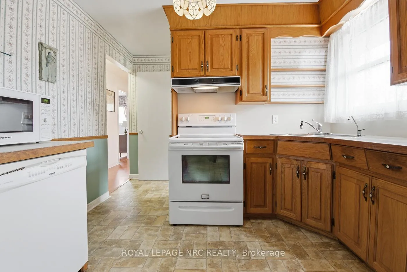 Photo 21 of 50 Leaside Drive, St. Catharines, Carlton/Bunting — HOMEH