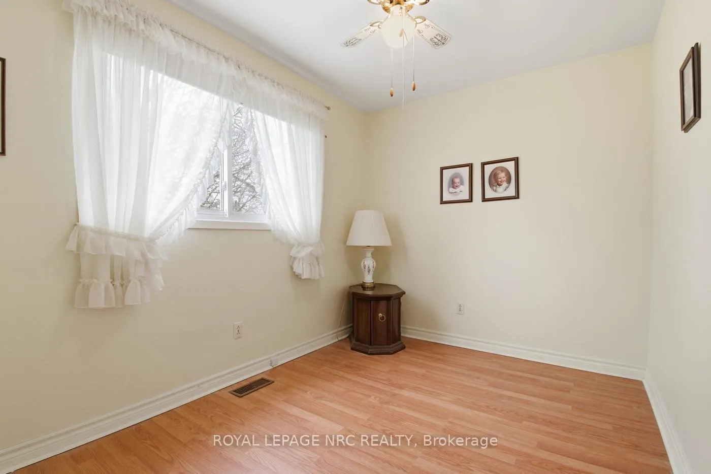 Photo 28 of 50 Leaside Drive, St. Catharines, Carlton/Bunting — HOMEH