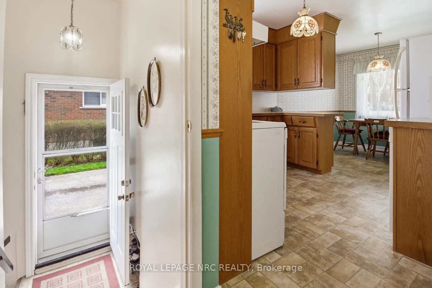 Photo 32 of 50 Leaside Drive, St. Catharines, Carlton/Bunting — HOMEH