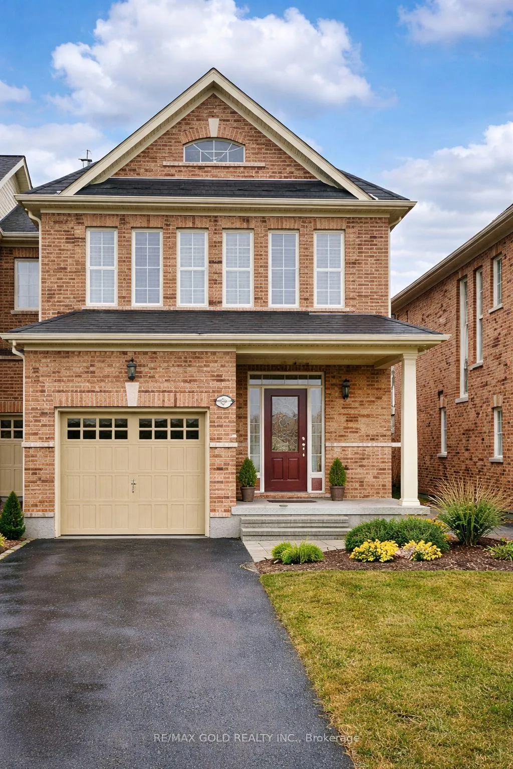 Front of 895 Transom Crescent
