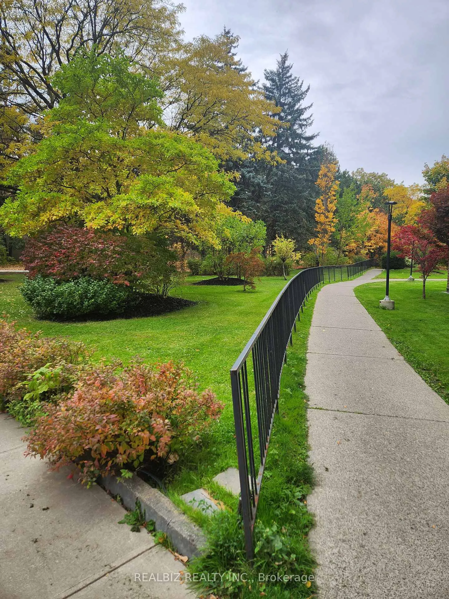 Photo 2 of Unit 110, 5 Shady Golfway, Toronto, Flemingdon Park — HOMEH