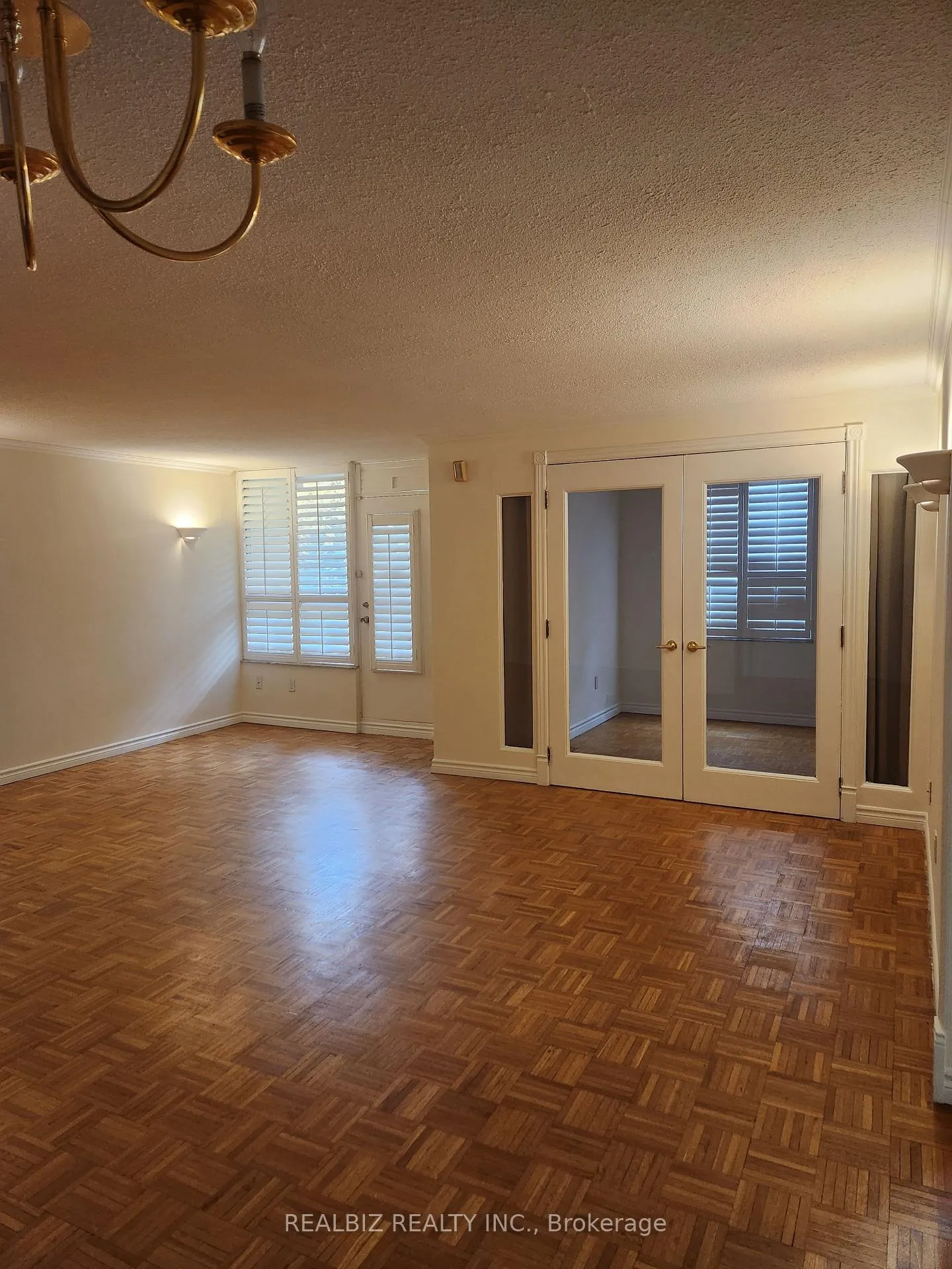 Photo 3 of Unit 110, 5 Shady Golfway, Toronto, Flemingdon Park — HOMEH