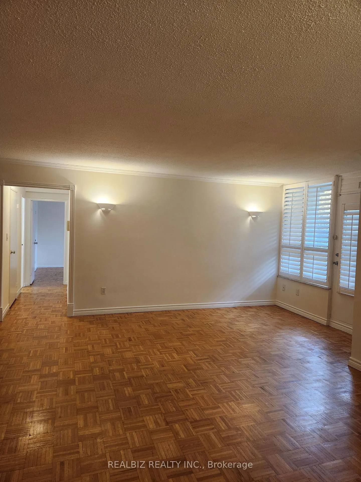 Photo 4 of Unit 110, 5 Shady Golfway, Toronto, Flemingdon Park — HOMEH