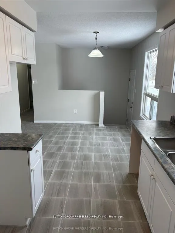 Photo 2 of 331 Simpson Crescent, London, East K — HOMEH
