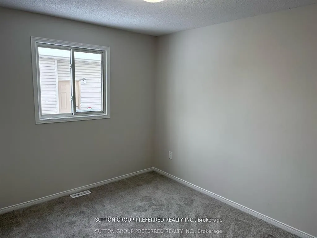 Photo 3 of 331 Simpson Crescent, London, East K — HOMEH