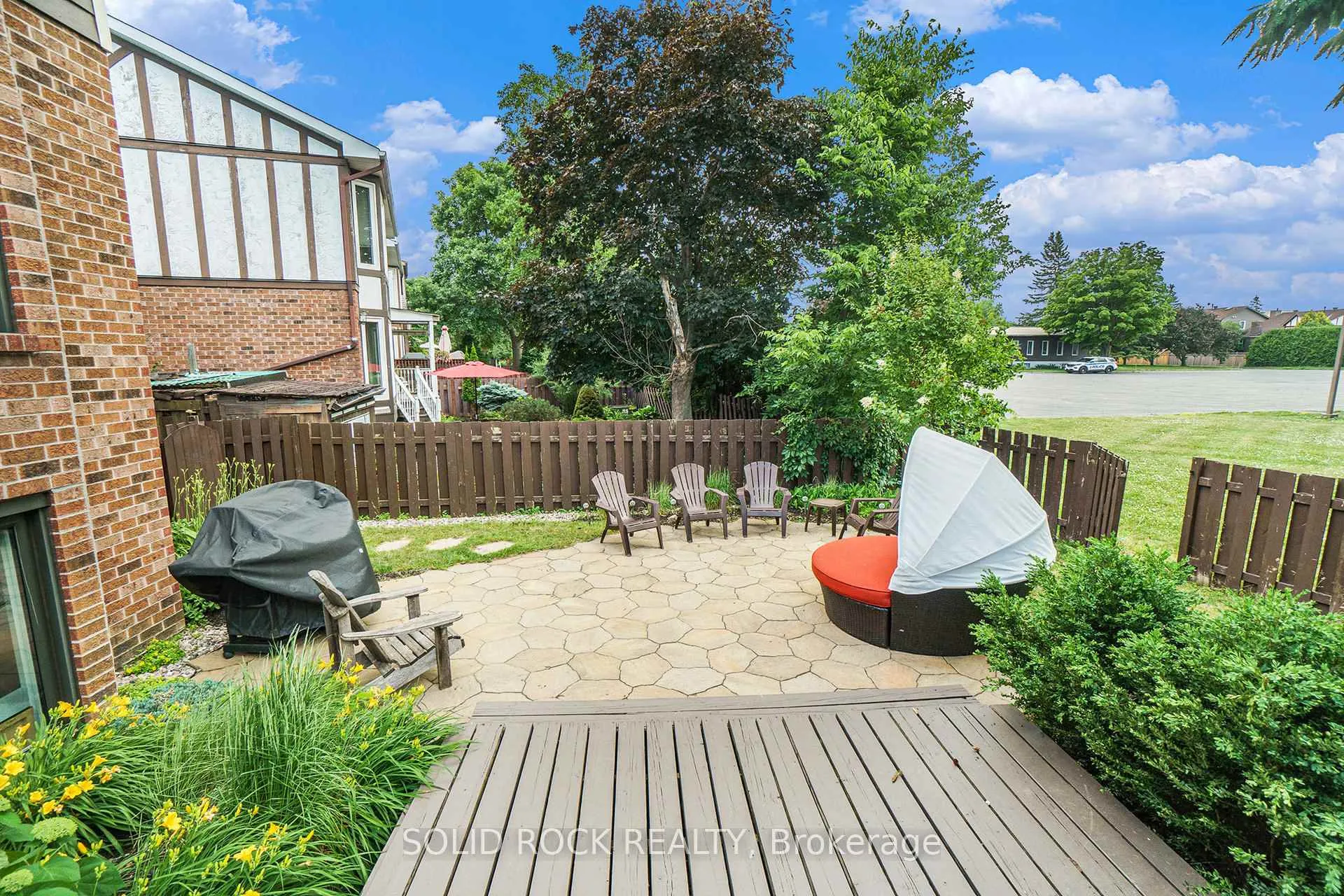 Photo 3 of 51 Pemberton Crescent, Ottawa, Manordale — HOMEH