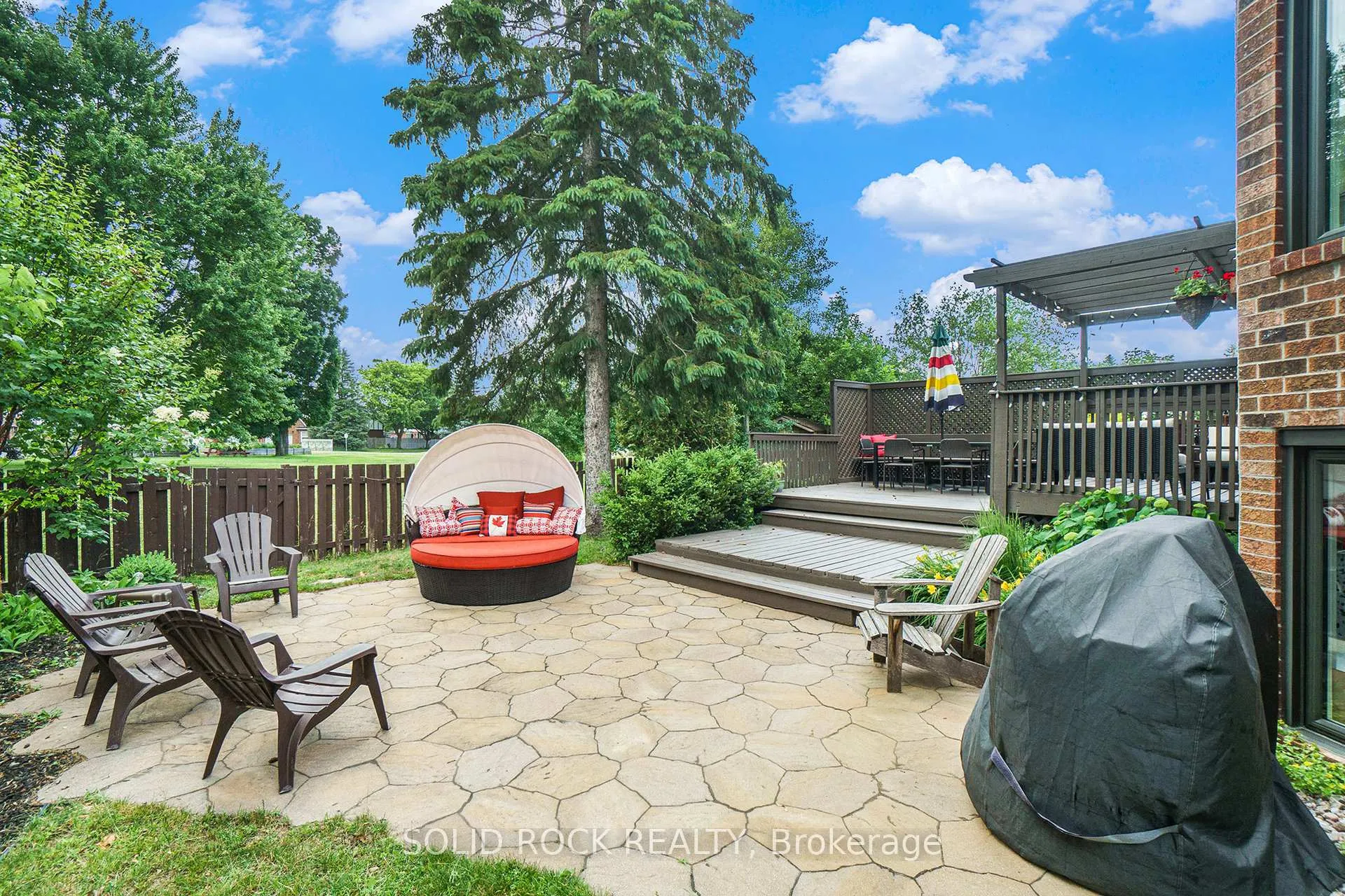 Photo 4 of 51 Pemberton Crescent, Ottawa, Manordale — HOMEH