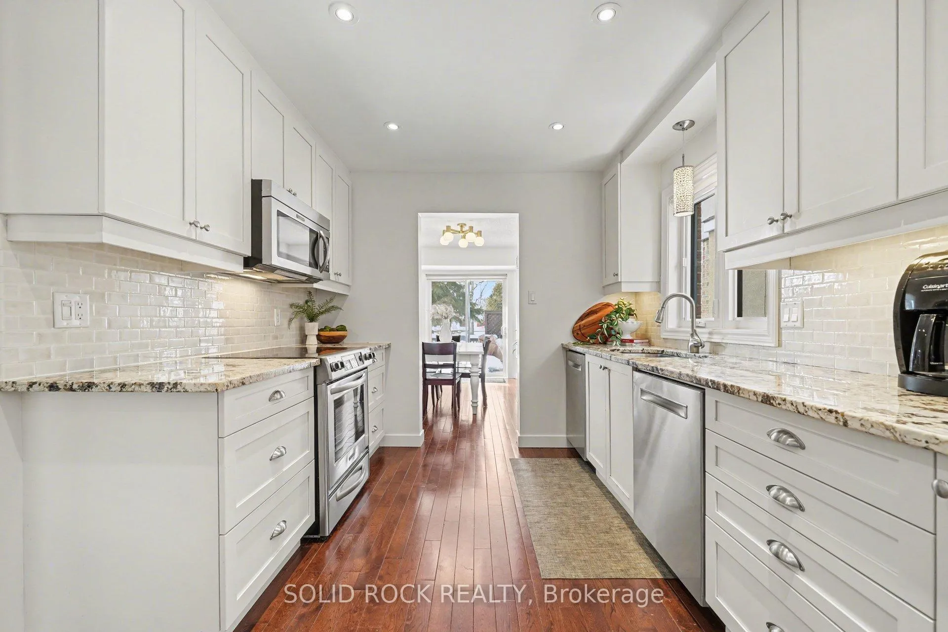 Photo 9 of 51 Pemberton Crescent, Ottawa, Manordale — HOMEH