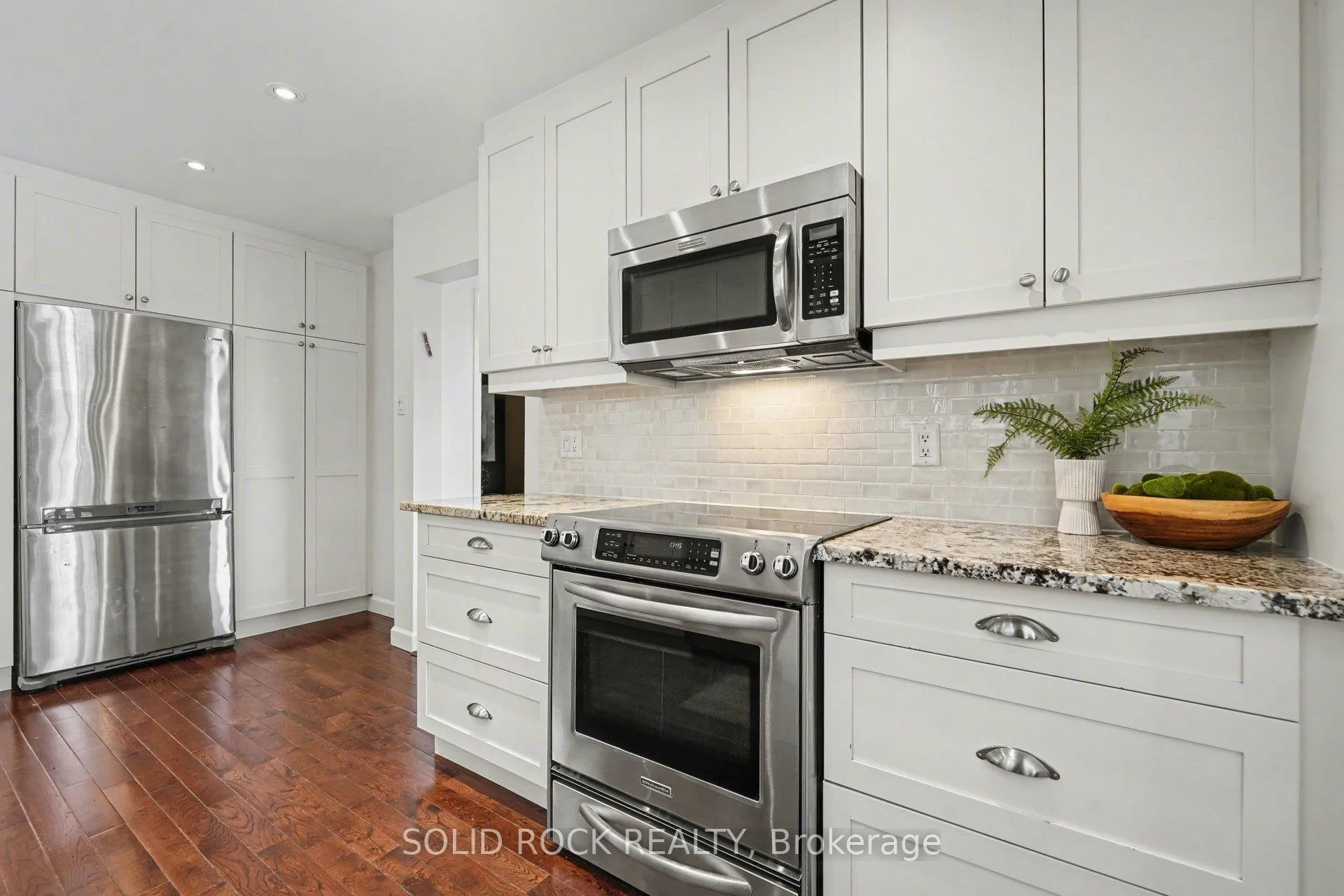 Photo 11 of 51 Pemberton Crescent, Ottawa, Manordale — HOMEH