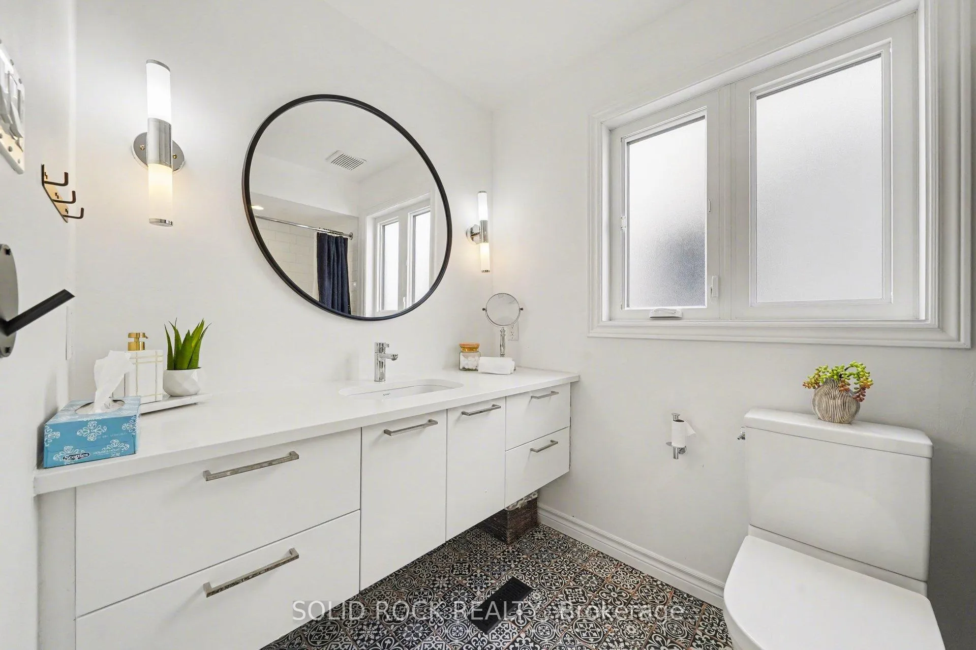 Photo 24 of 51 Pemberton Crescent, Ottawa, Manordale — HOMEH