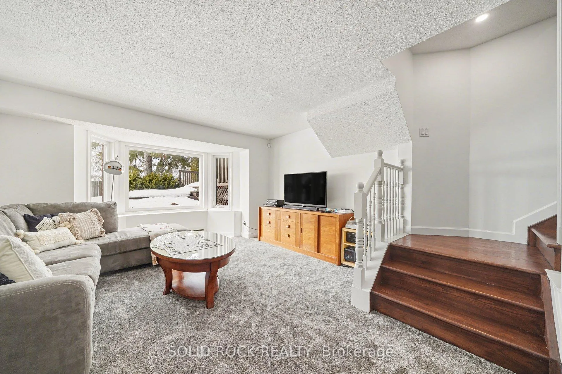 Photo 27 of 51 Pemberton Crescent, Ottawa, Manordale — HOMEH