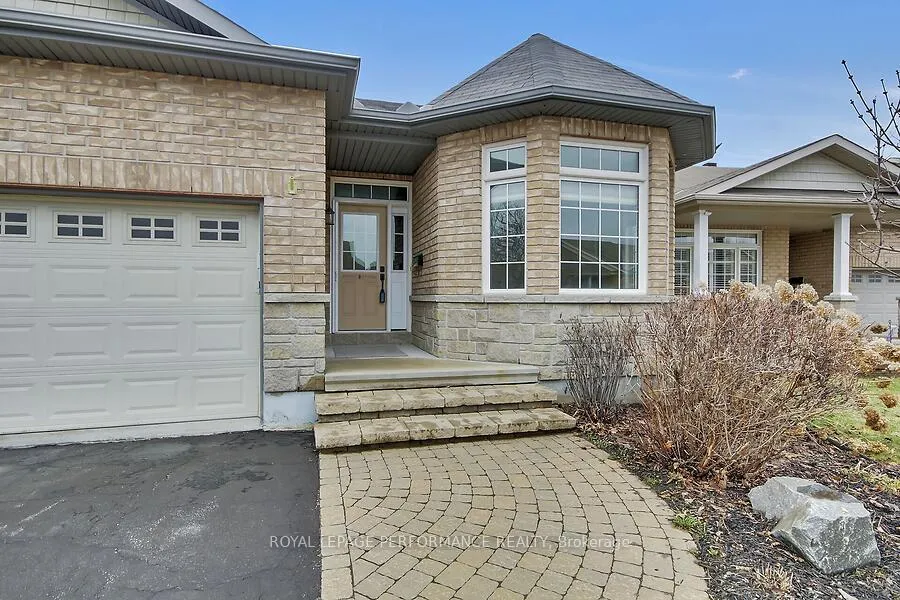 Photo 2 of 910 Burwash Landing Bay, Ottawa, Kanata - Morgan's Grant/South March — HOMEH