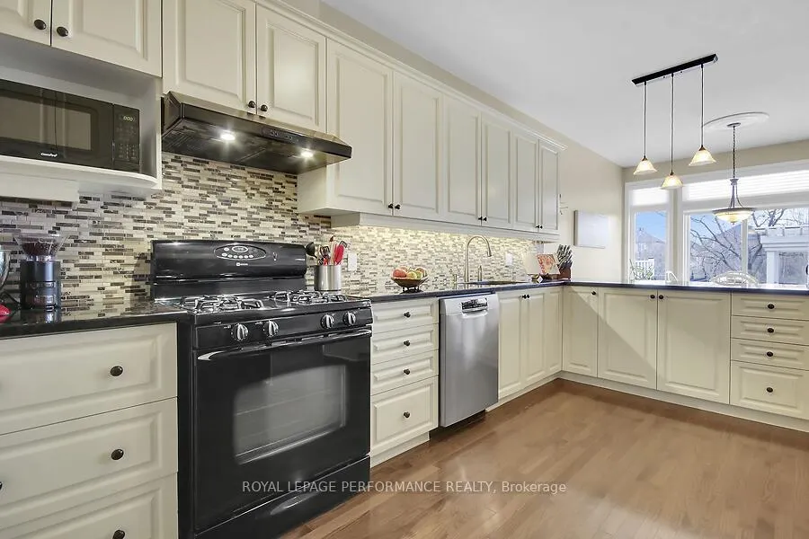 Photo 16 of 910 Burwash Landing Bay, Ottawa, Kanata - Morgan's Grant/South March — HOMEH