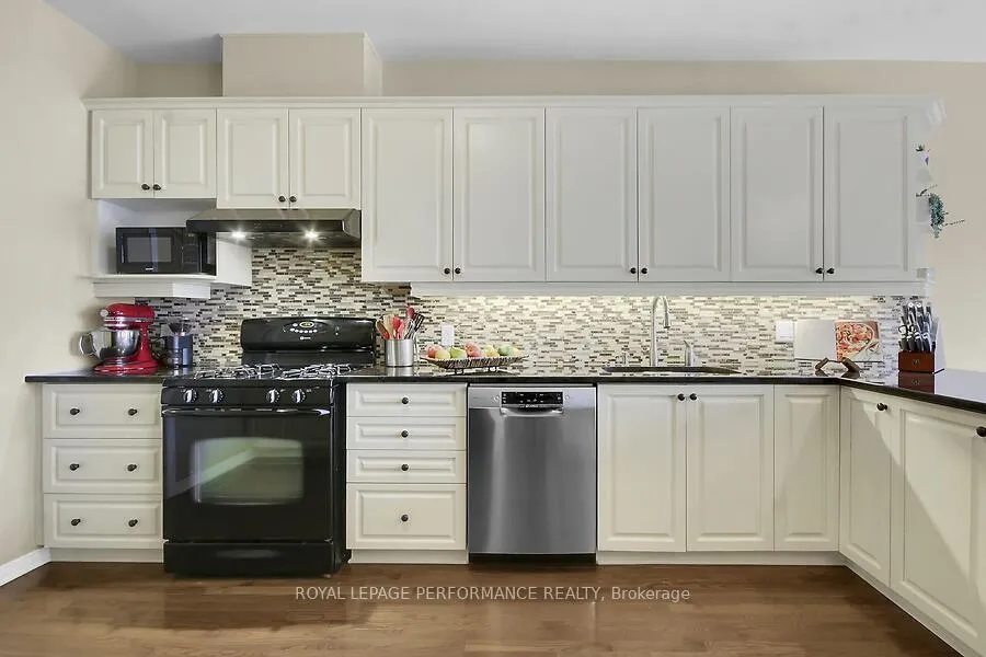 Photo 18 of 910 Burwash Landing Bay, Ottawa, Kanata - Morgan's Grant/South March — HOMEH