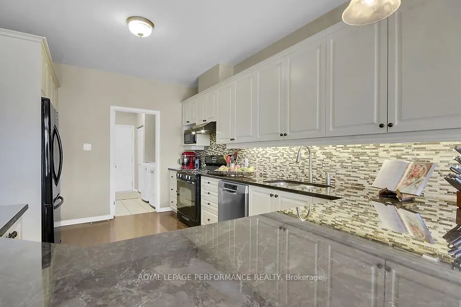 Photo 21 of 910 Burwash Landing Bay, Ottawa, Kanata - Morgan's Grant/South March — HOMEH