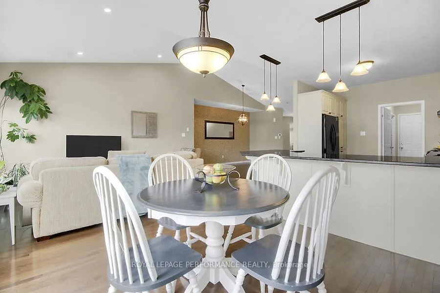 Photo 23 of 910 Burwash Landing Bay, Ottawa, Kanata - Morgan's Grant/South March — HOMEH