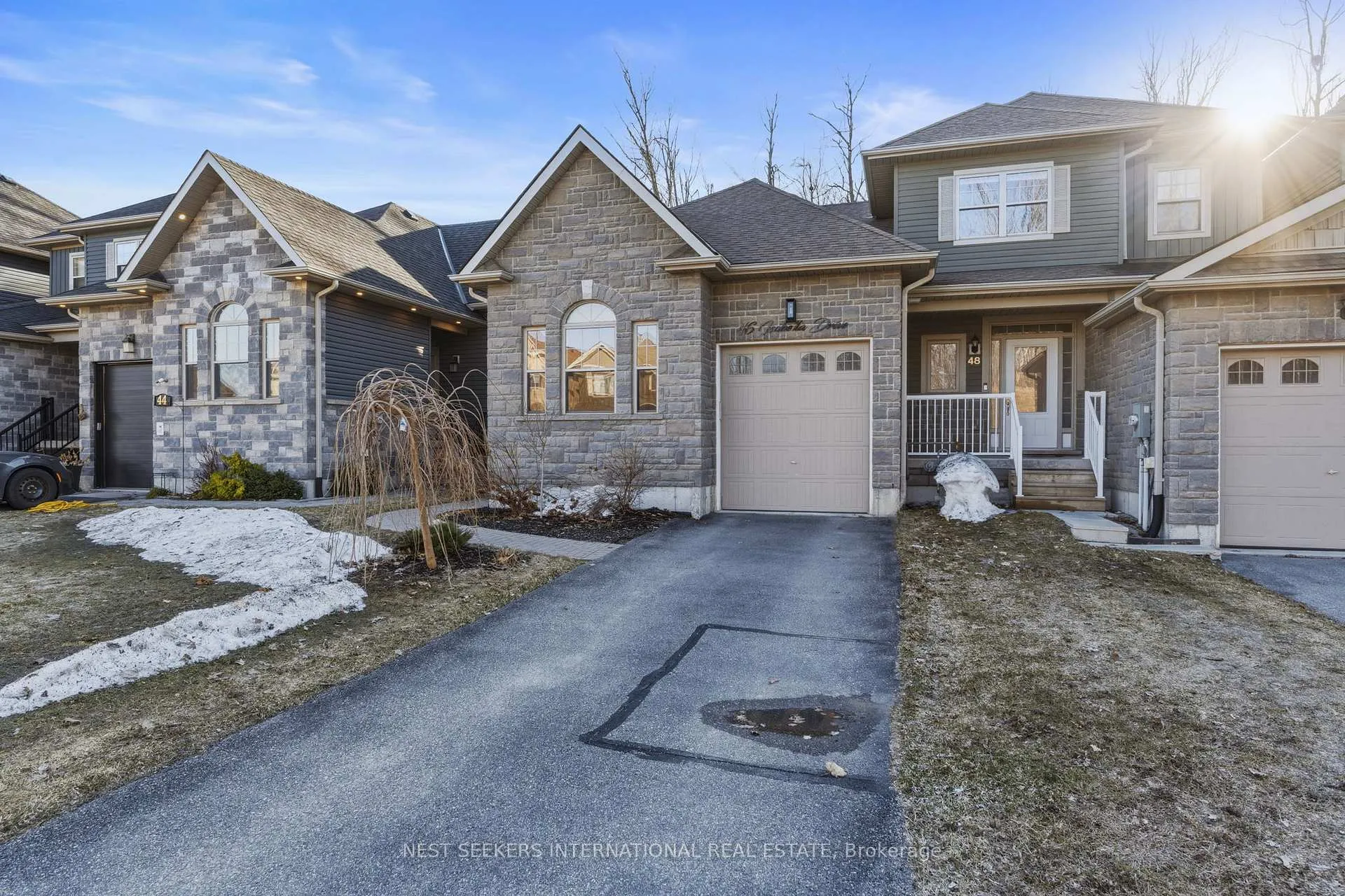 Photo 2 of 46 Isabella Drive, Orillia — HOMEH