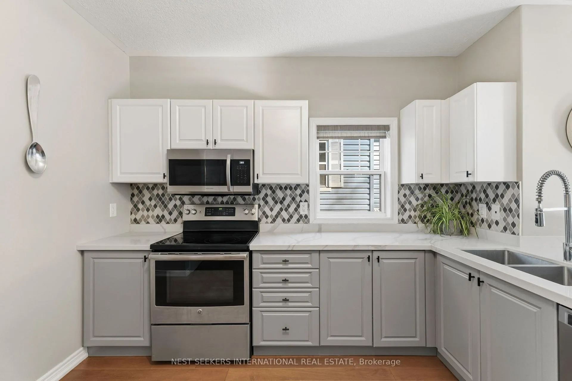 Photo 11 of 46 Isabella Drive, Orillia — HOMEH