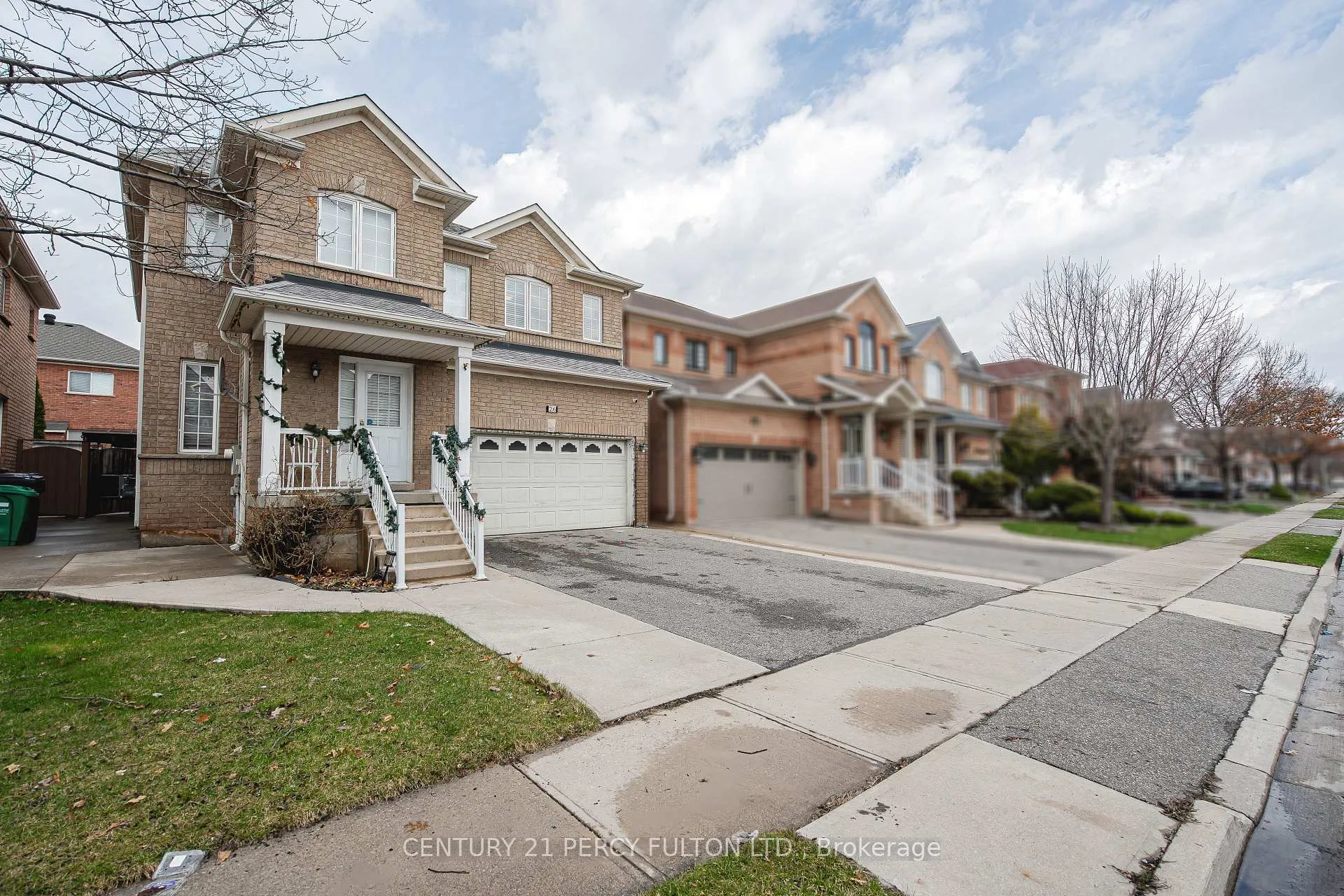 Photo 3 of 26 Gabrielle Drive, Brampton, Fletcher's Meadow — HOMEH