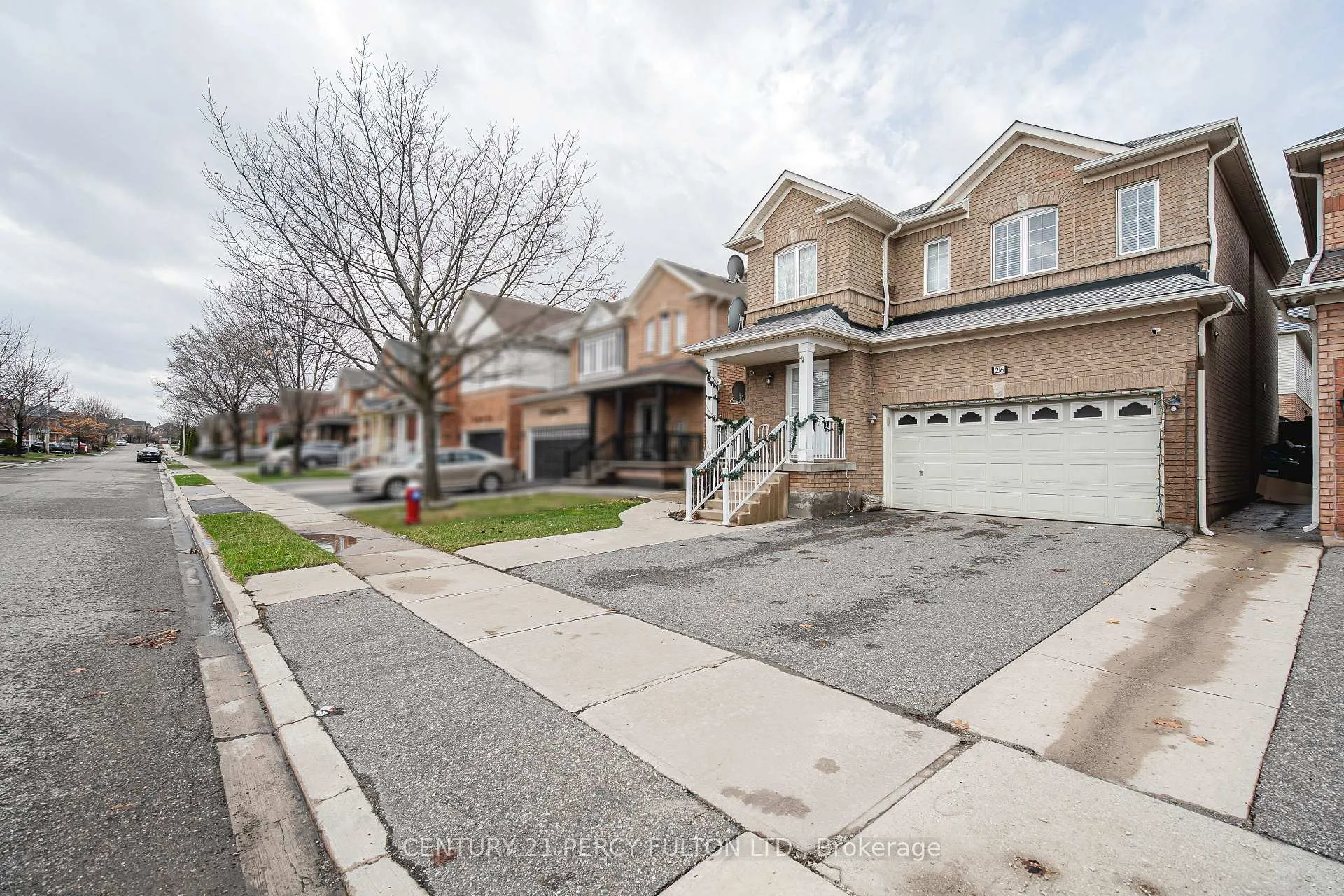 Photo 4 of 26 Gabrielle Drive, Brampton, Fletcher's Meadow — HOMEH