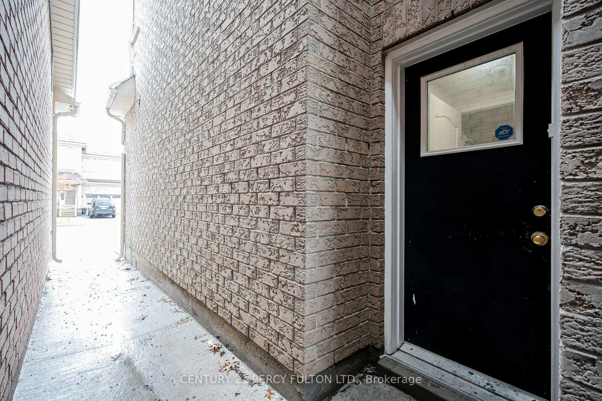 Photo 5 of 26 Gabrielle Drive, Brampton, Fletcher's Meadow — HOMEH
