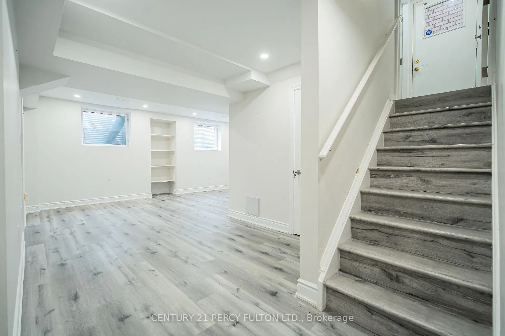 Photo 7 of 26 Gabrielle Drive, Brampton, Fletcher's Meadow — HOMEH