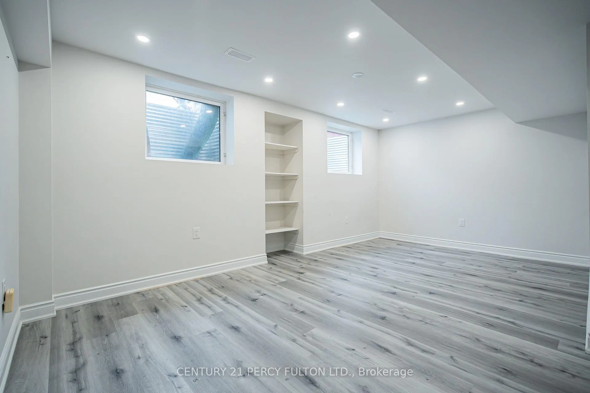 Photo 8 of 26 Gabrielle Drive, Brampton, Fletcher's Meadow — HOMEH