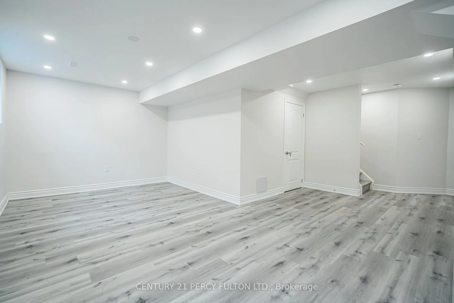 Photo 9 of 26 Gabrielle Drive, Brampton, Fletcher's Meadow — HOMEH
