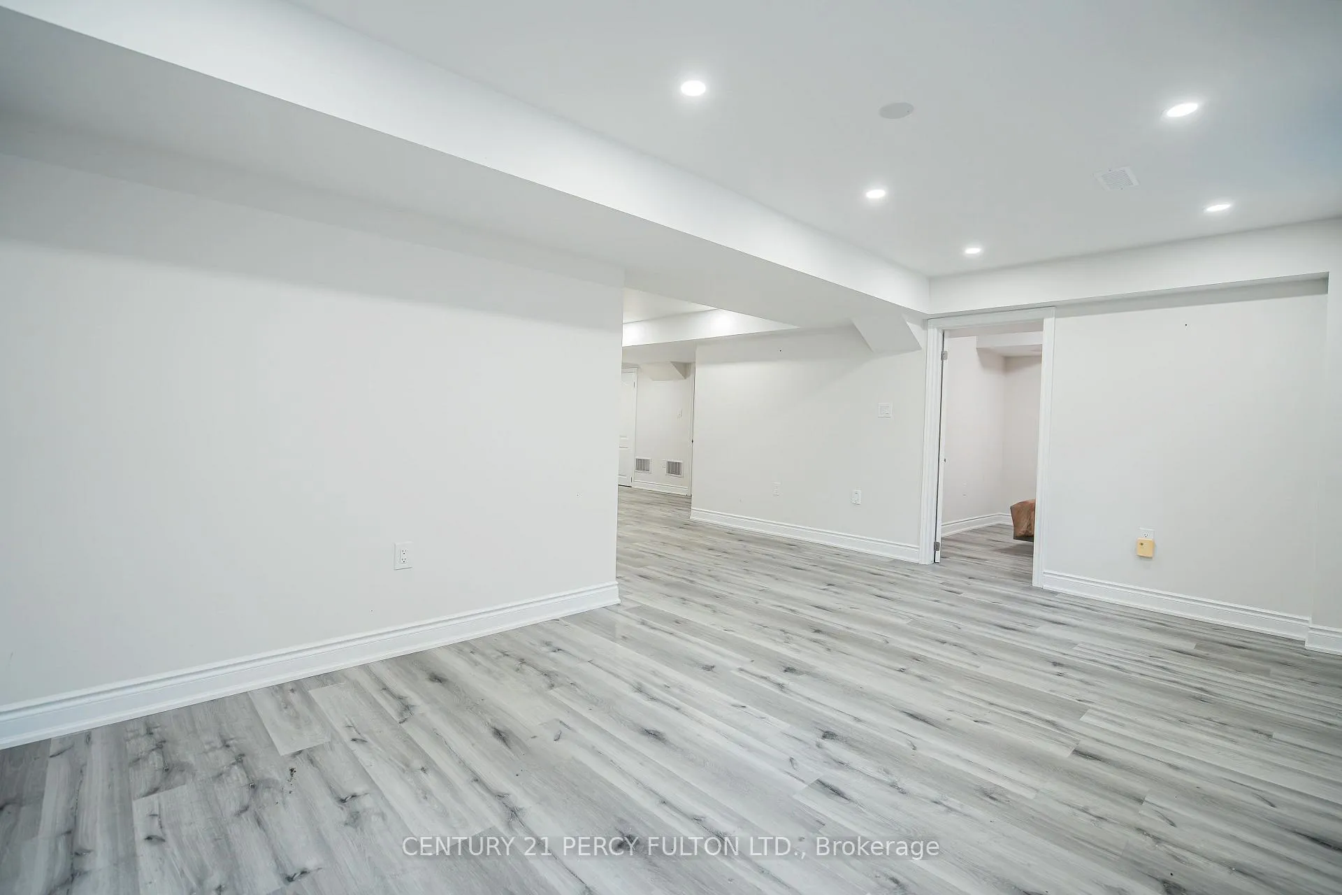 Photo 10 of 26 Gabrielle Drive, Brampton, Fletcher's Meadow — HOMEH