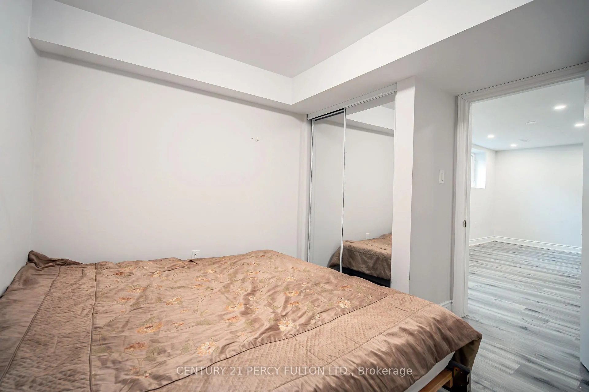 Photo 12 of 26 Gabrielle Drive, Brampton, Fletcher's Meadow — HOMEH