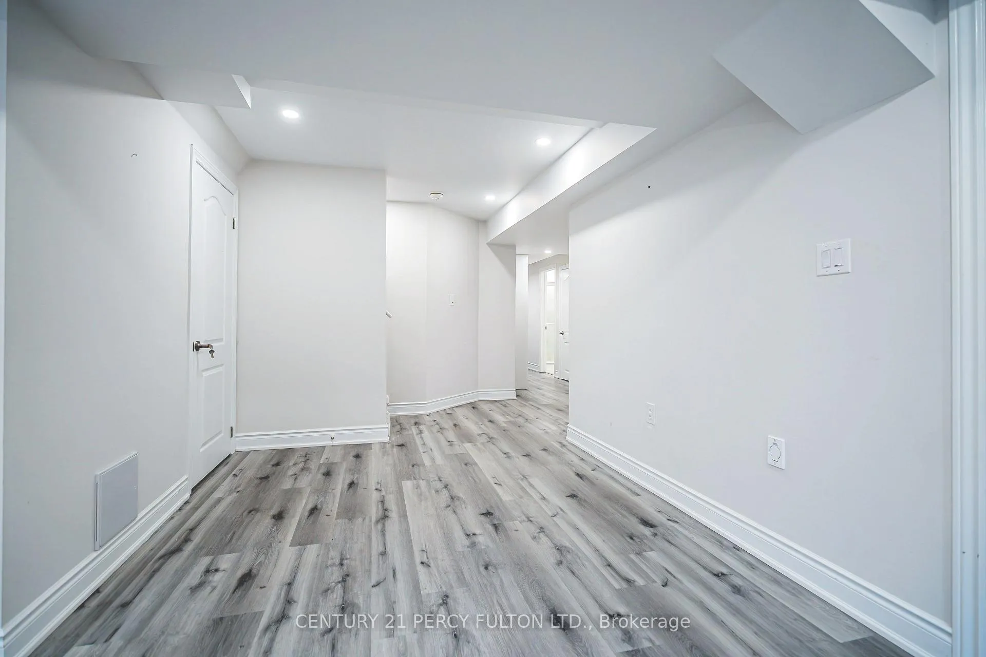 Photo 13 of 26 Gabrielle Drive, Brampton, Fletcher's Meadow — HOMEH