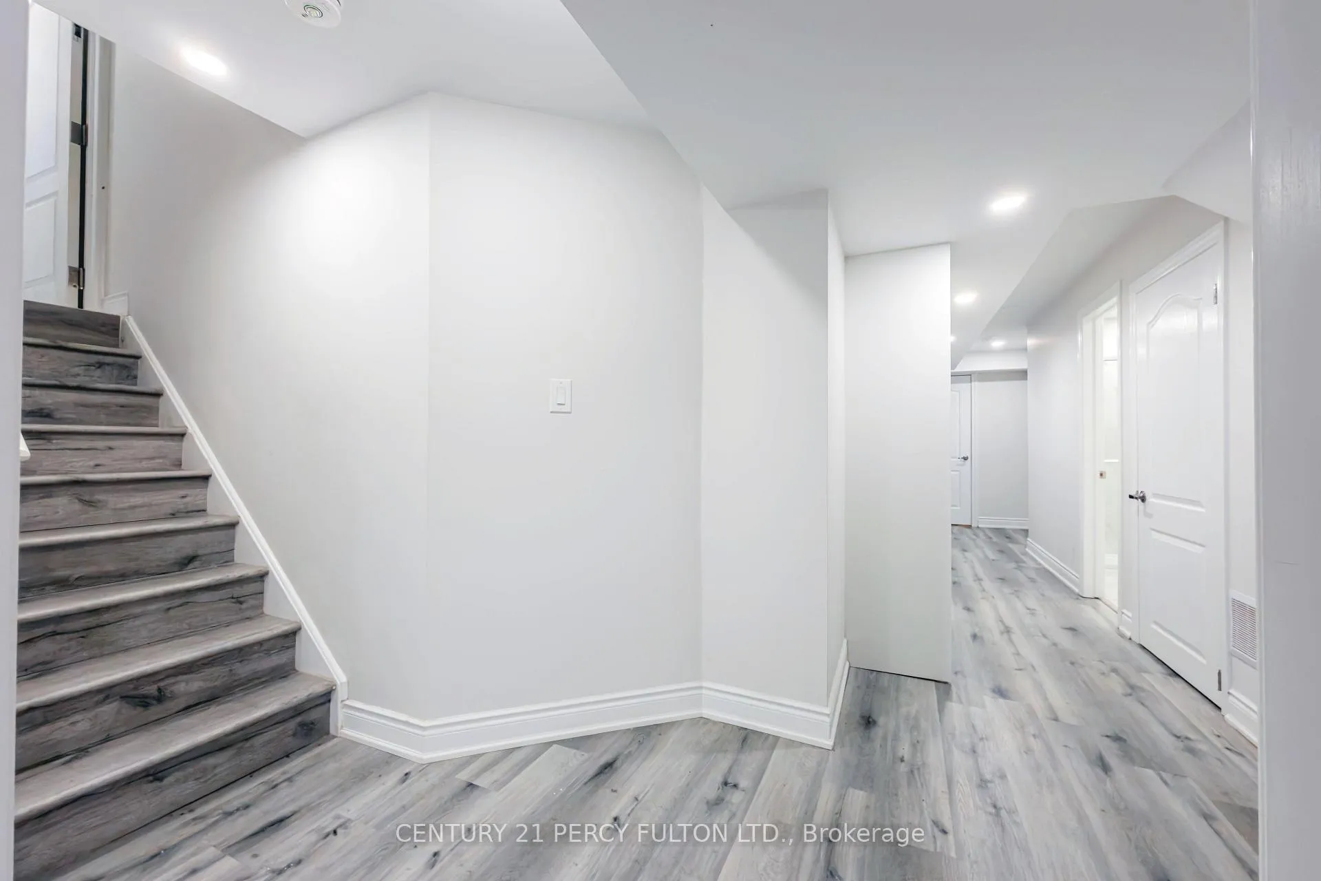 Photo 14 of 26 Gabrielle Drive, Brampton, Fletcher's Meadow — HOMEH