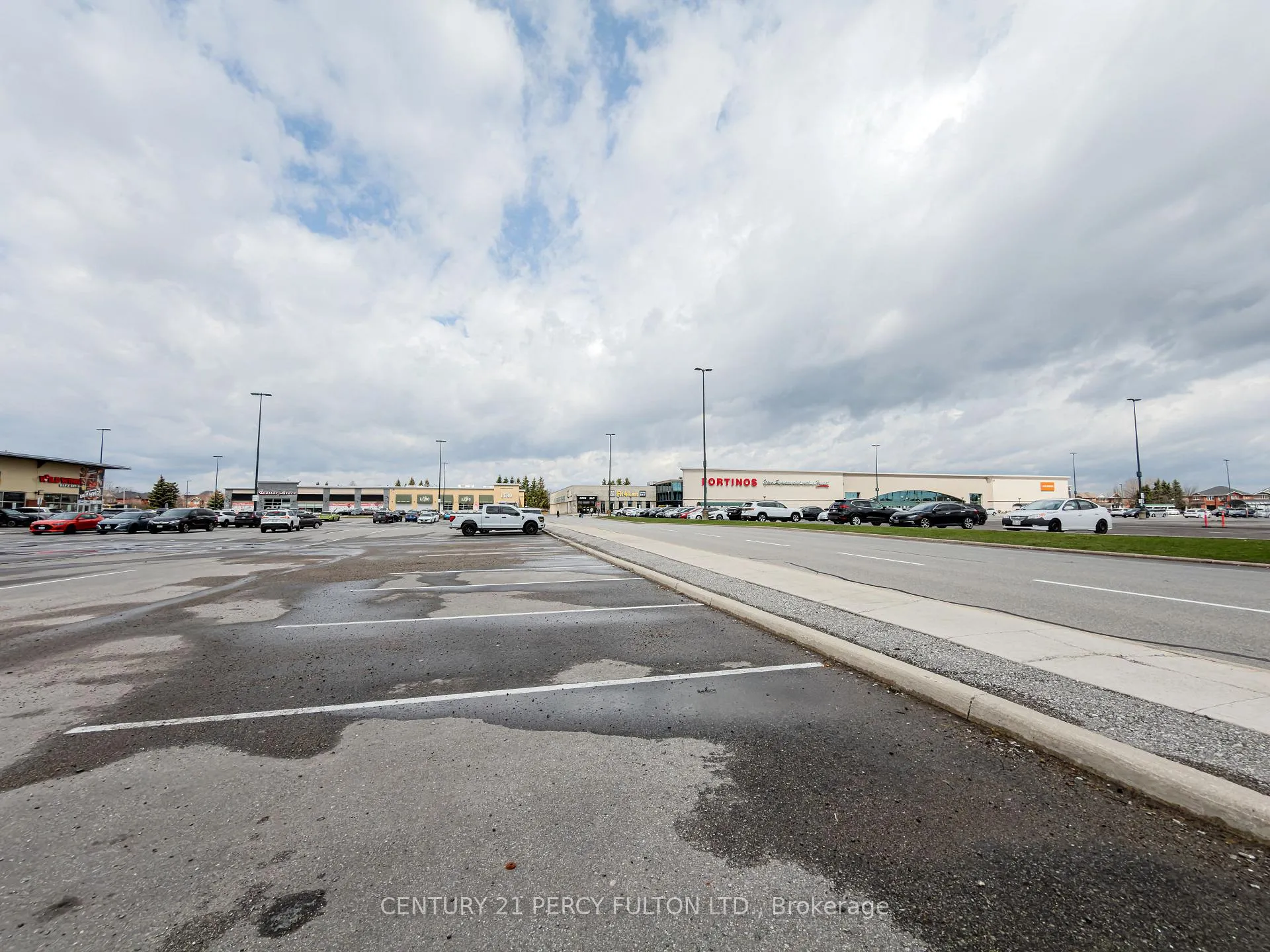 Photo 24 of 26 Gabrielle Drive, Brampton, Fletcher's Meadow — HOMEH