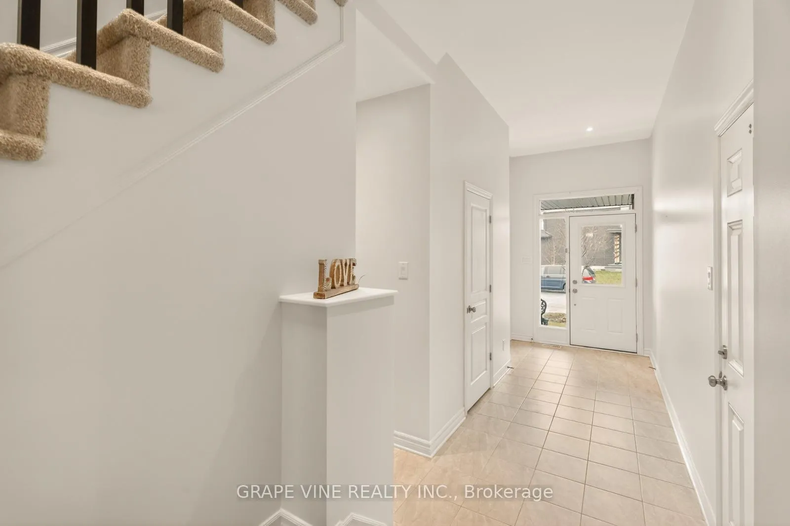 Photo 3 of 383 Memorial Grove, Ottawa, Riverside South/Gloucester Glen — HOMEH