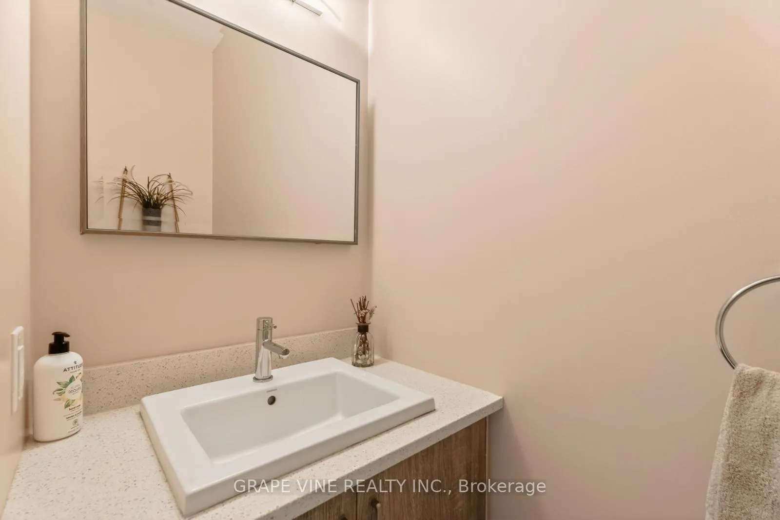 Photo 5 of 383 Memorial Grove, Ottawa, Riverside South/Gloucester Glen — HOMEH