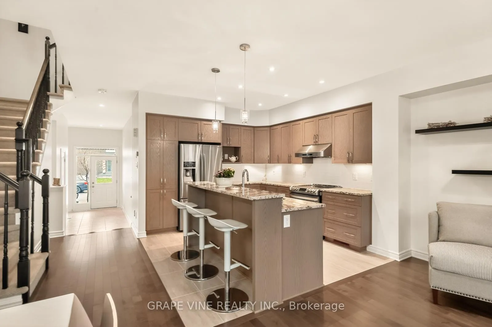 Photo 8 of 383 Memorial Grove, Ottawa, Riverside South/Gloucester Glen — HOMEH
