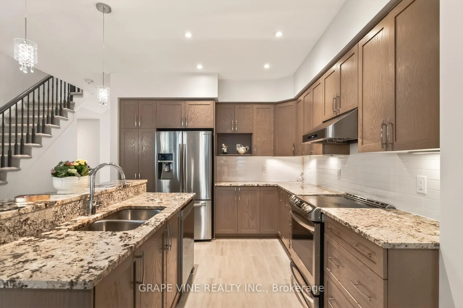 Photo 9 of 383 Memorial Grove, Ottawa, Riverside South/Gloucester Glen — HOMEH